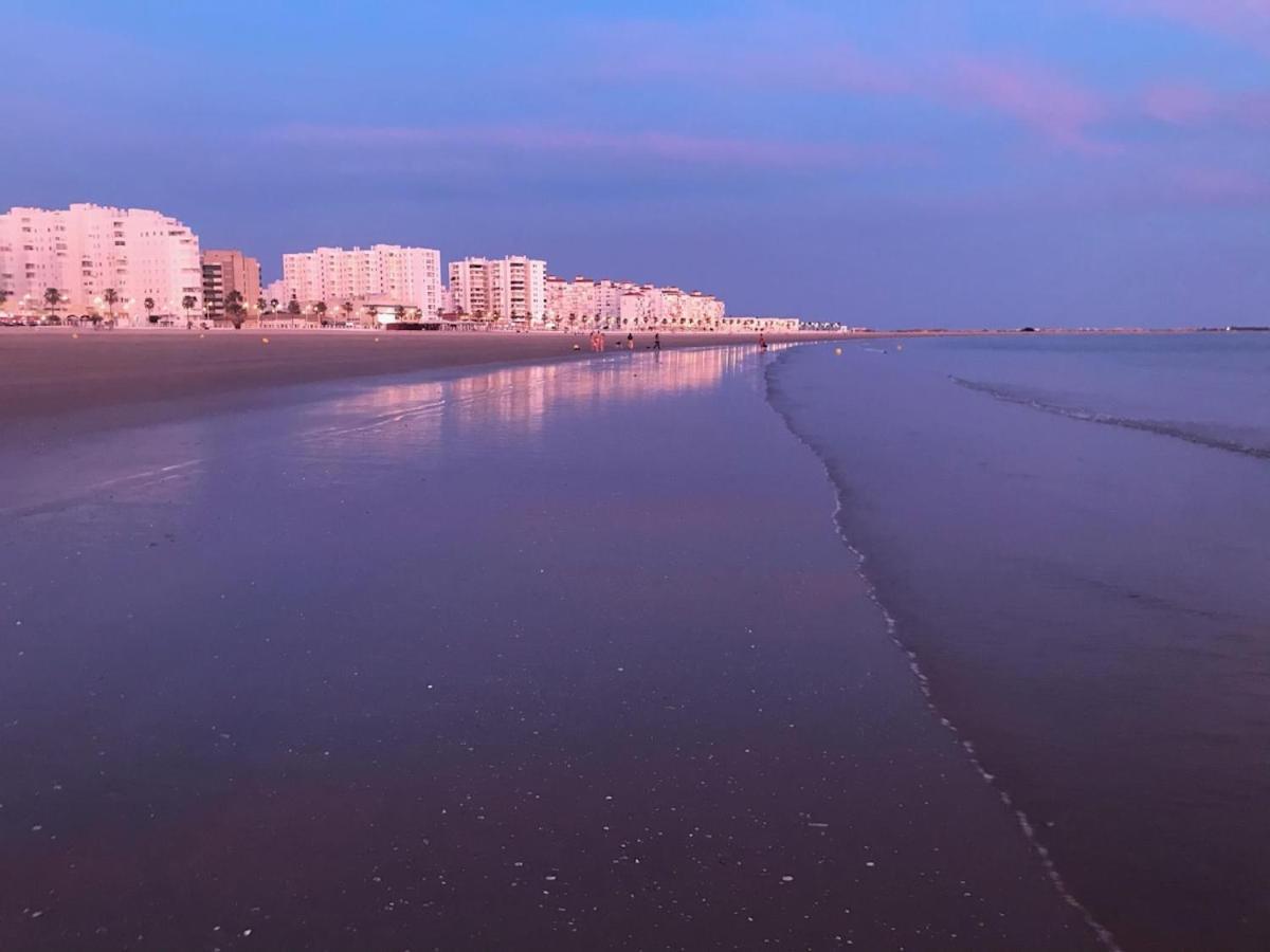Primera línea de playa terraza y vista al mar El Puerto de Santa María Exterior foto